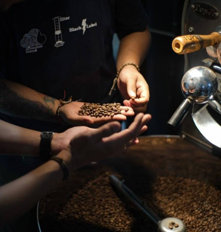 دانه قهوه ترکیبی 70 درصد عربیکا - 30 درصد روبوستا | LUSSO