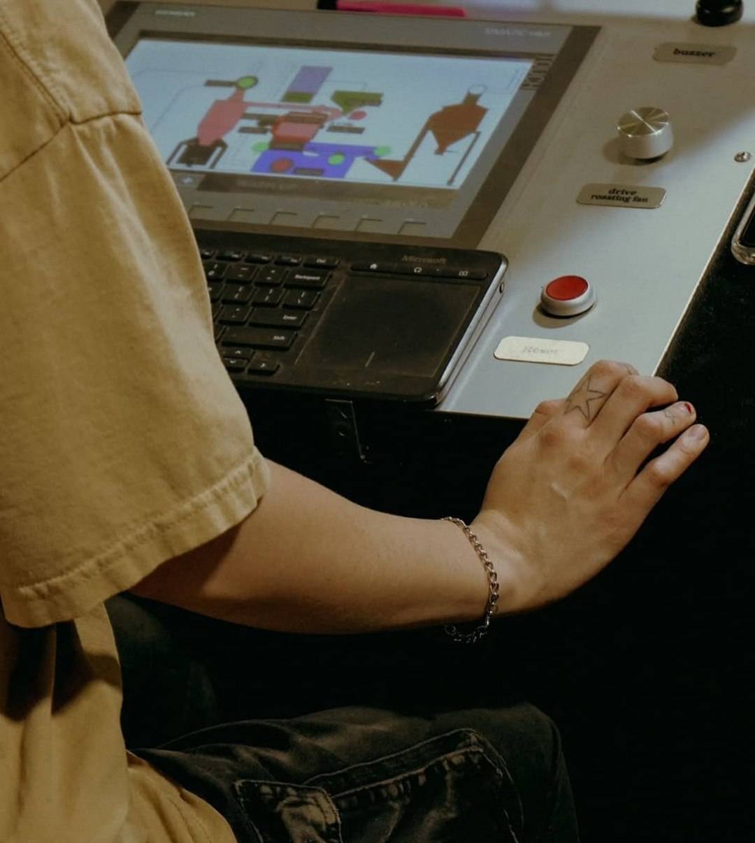 دانه قهوه ترکیبی 60 درصد عربیکا - 40 درصد روبوستا | LUSSO